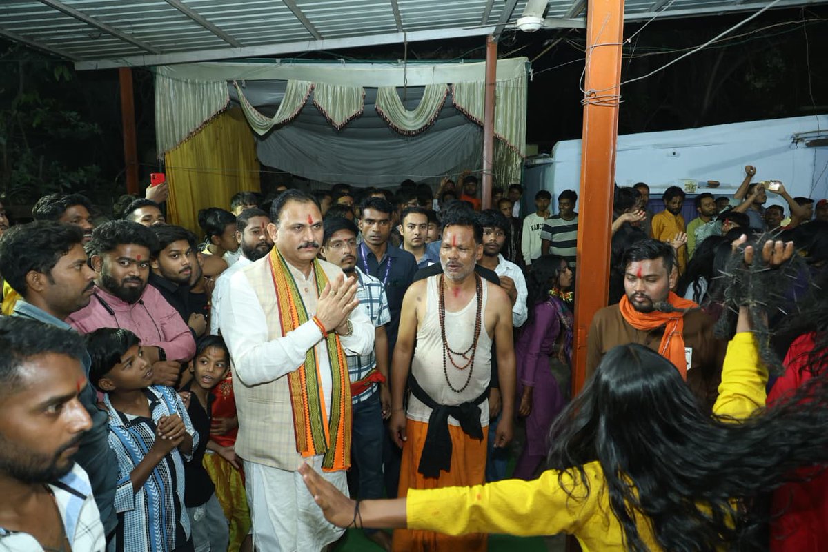 ShyamBihariBjp's tweet image. आज चिरमिरी, गोदरीपारा के लक्ष्मी पंडा में ज्योत-  जवारा के दर्शन कर आशीर्वाद प्राप्त किया। मां दुर्गा की कृपा हम सभी पर सदैव बनी रहे यही मंगलकामना है।

#chaitranavratri #maadurga #blessed🙏 #temple