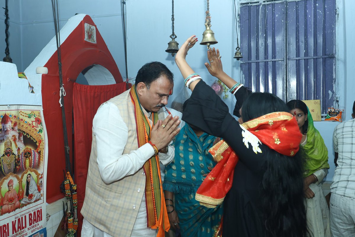 ShyamBihariBjp's tweet image. आज चिरमिरी, गोदरीपारा के लक्ष्मी पंडा में ज्योत-  जवारा के दर्शन कर आशीर्वाद प्राप्त किया। मां दुर्गा की कृपा हम सभी पर सदैव बनी रहे यही मंगलकामना है।

#chaitranavratri #maadurga #blessed🙏 #temple