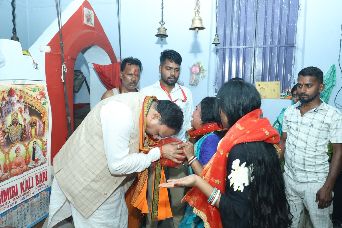ShyamBihariBjp's tweet image. आज चिरमिरी, गोदरीपारा के लक्ष्मी पंडा में ज्योत-  जवारा के दर्शन कर आशीर्वाद प्राप्त किया। मां दुर्गा की कृपा हम सभी पर सदैव बनी रहे यही मंगलकामना है।

#chaitranavratri #maadurga #blessed🙏 #temple