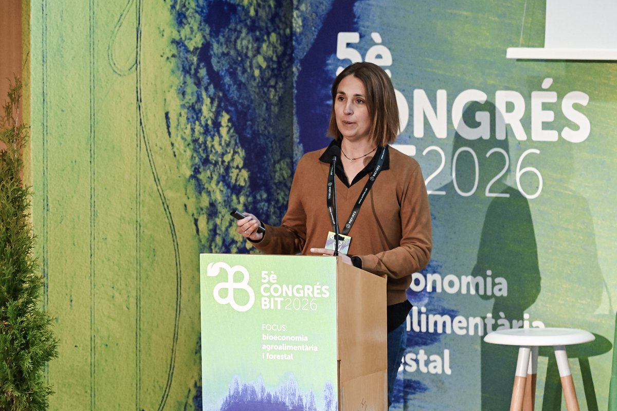 congresBIT's tweet photo. 🗣️ @Laia_Llenas, del @BETA_TechCentre presenta la jornada de llançament de la diagnosi d’actius tecnològics en #bioeconomia.

Un projecte clau per identificar, mapar i avaluar les solucions del sistema català d’R+D+i i activar la Xarxa en Bioeconomia

#congresBIT https://t.co/ye7bdssUIz