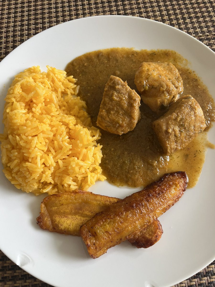 BanarivEC's tweet photo. Sabores del Ecuador 🇪🇨

• Ceviche Jipijapa  
• Caritas de Puerto Cayo  
• Seco de pollo  
• Caldo de bola  

¿Cuál te gusta más? https://t.co/1Rxm8WGKeJ