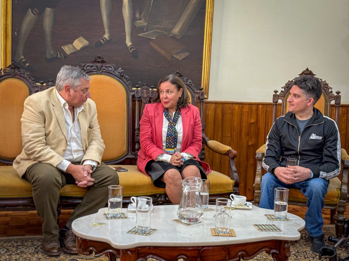 El Int. <a href="/PajaroEnciso/">Carlos Enciso Christiansen</a>, junto a parte del equipo, recibió a la embajadora de Canadá, Carmen Sorger, y al reconocido breakdancer Luca Patuelli.
Se destacó la importancia de fortalecer vínculos internacionales y promover iniciativas que impulsen la inclusión.