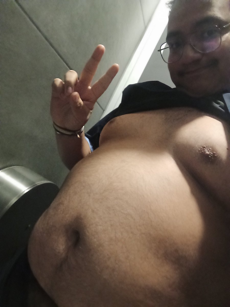 osopardopro's tweet photo. Después de una buena cena toca tomarse fotos de lo gordo que quede 🥴🐻

#gordo #gainer #chubby #bear https://t.co/XvsqRQ0FRi