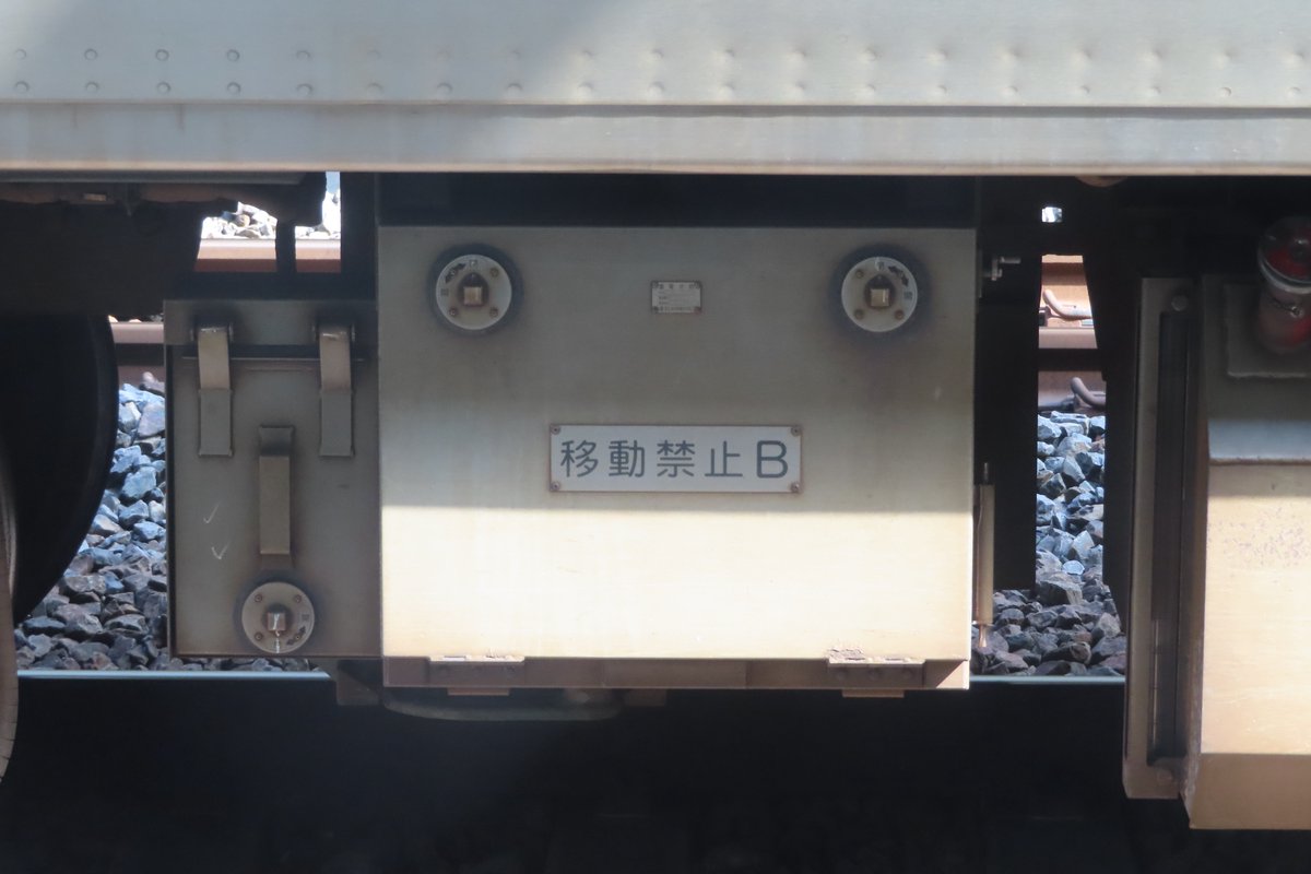 サメ線 tweet media