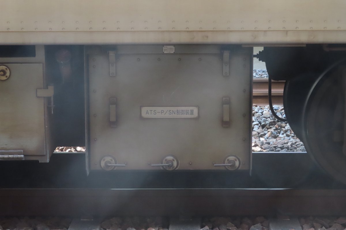 サメ線 tweet media