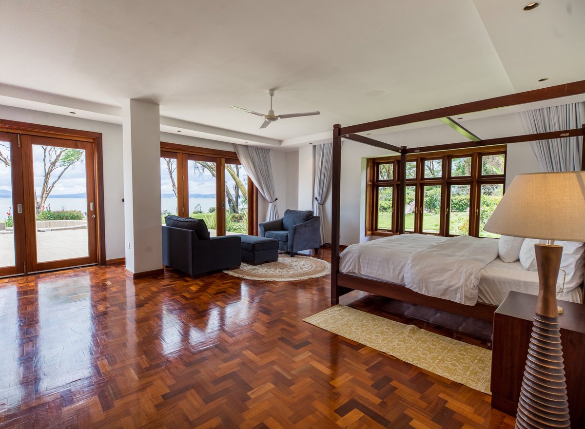 Let’s Discover Travel tweet media