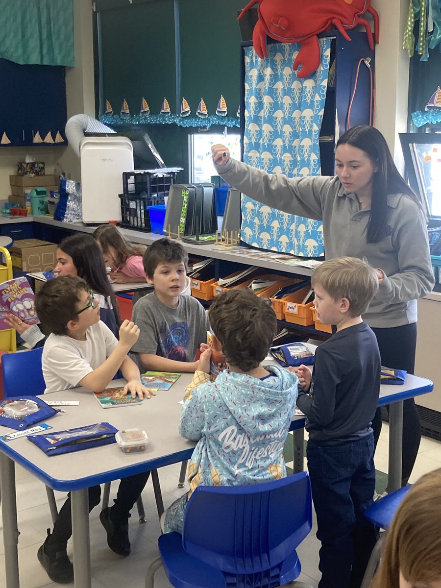 EFHSSGA's tweet photo. Coloring, reading, and doing origami with our Book Buddies at William Penn. https://t.co/Wy8tAomea8