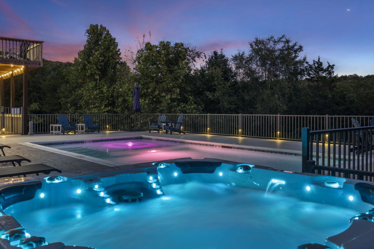 VanKirkCove's tweet photo. 🏊‍♀️OUR POOL IS NOW OPEN! 🏊 The Missouri temps have not been consistently warm so the pool water is still a bit CHILLY❄️. If you choose to swim, be ready for a  🌊COLD PLUNGE🌊!  Who's ready?���� https://t.co/FcX15jXE4d