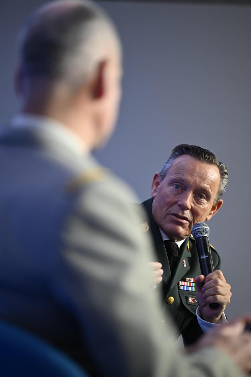 Aujourd'hui, le PDSF a proposé un échange entre le général d’armée Pierre Schill (<a href="/CEMAT_FR/">Chef d'état-major de l'armée de Terre</a>), chef d’état-major de l’ <a href="/armeedeTerre/">Armée de Terre</a>, et le major general Peter Harling Boysen, chef de l’armée de Terre danoise.

Au cœur de leur discussion, une question stratégique s’impose :