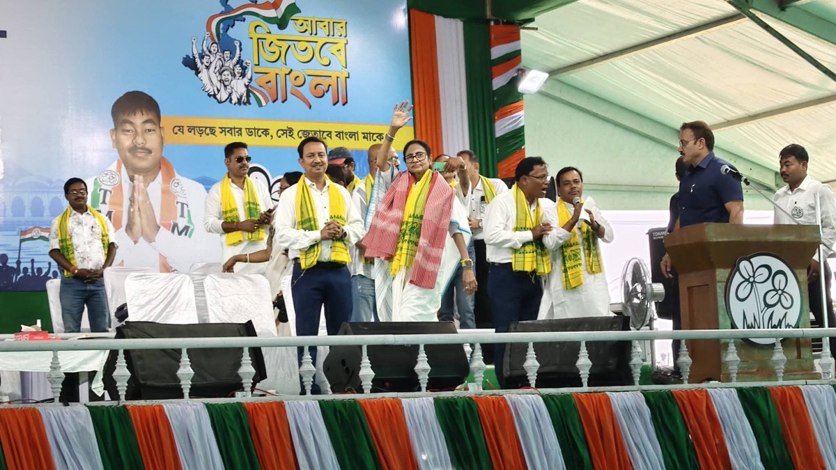 saikatholychild's tweet photo. With the aim of forming the Trinamool Congress government for the fourth time, West Bengal Chief Minister and party supremo Mamata Banerjee today kickstarted the campaign on the शुभ occasion of Basanti Puja (Saptami).

She visited Maynaguri and campaigned in support of Trinamool Congress candidate Rammohan Roy for the Maynaguri Assembly constituency.
The event witnessed enthusiastic participation, making the atmosphere vibrant and energetic.

@BanglarGorboMB 
@AITCofficial 
@MamataOfficial 
@abhishekaitc 
@pratikjainipac