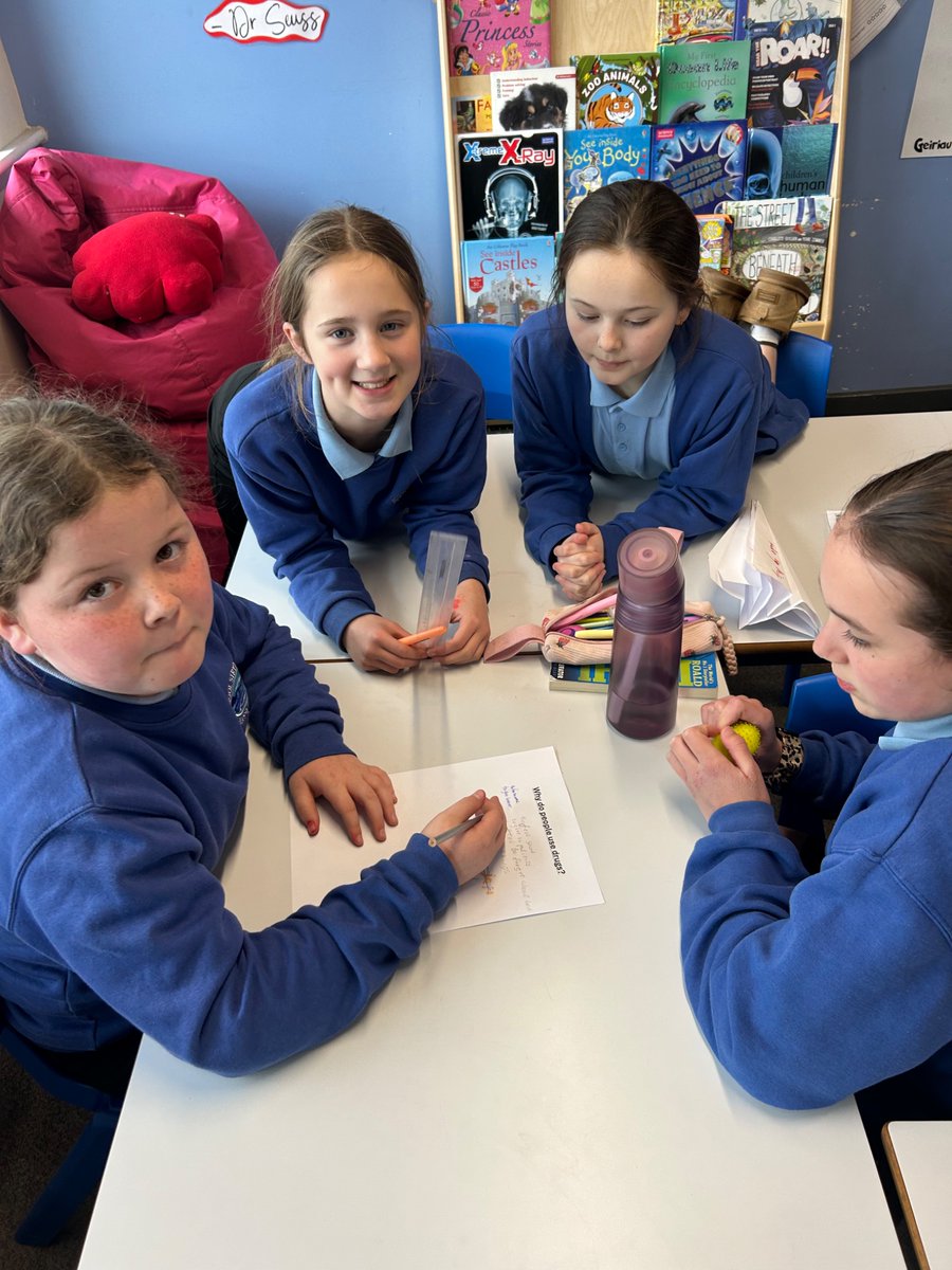 rhosstreet's tweet photo. Blwyddyn 6 had a very insightful afternoon with PC Craig learning about the different types and the effects drugs can have. Diolch yn fawr PC Craig #RSSwb https://t.co/9dZv7igS8X