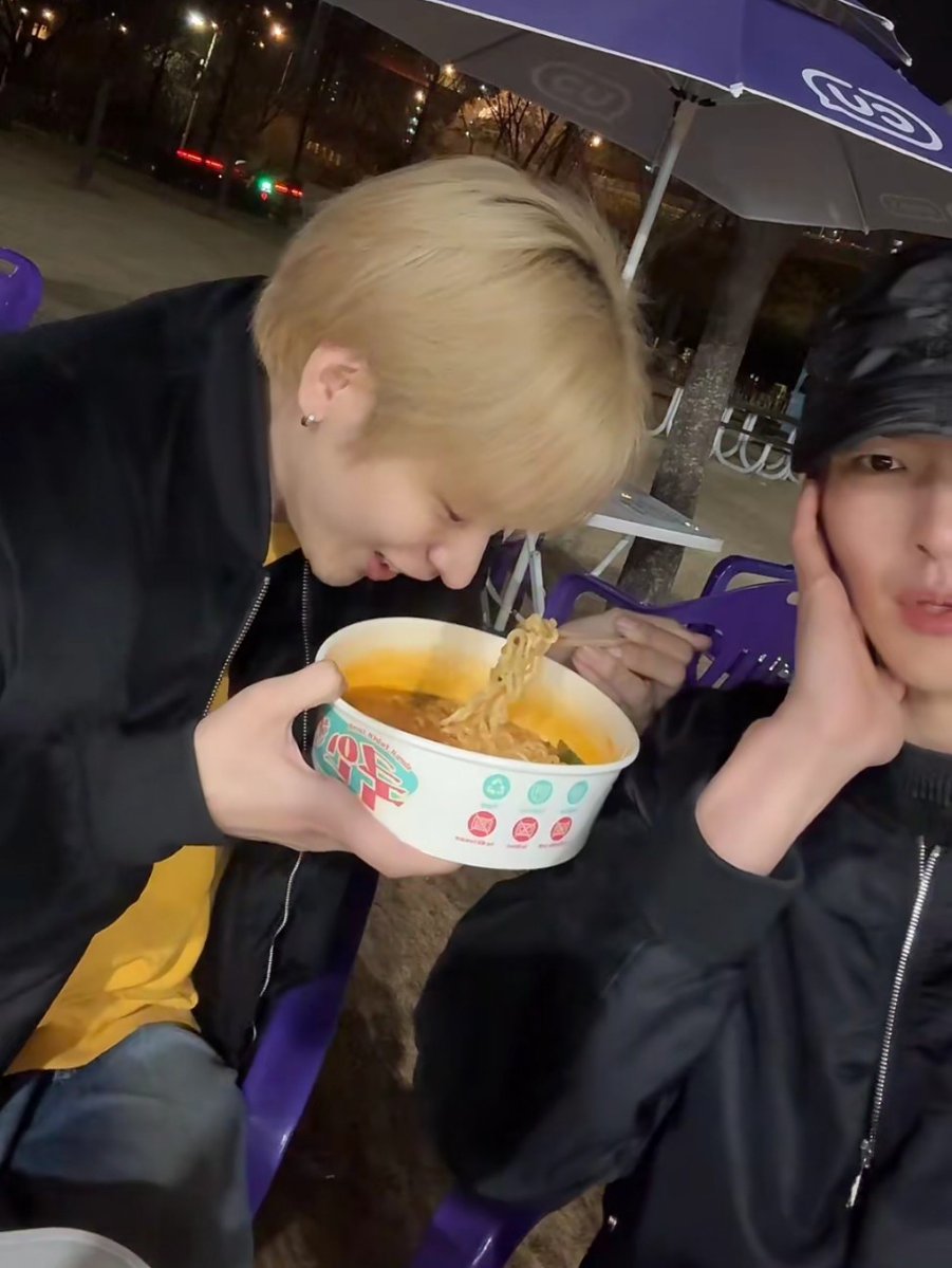 lyOn ? 🐾 #QtoresQ tweet media