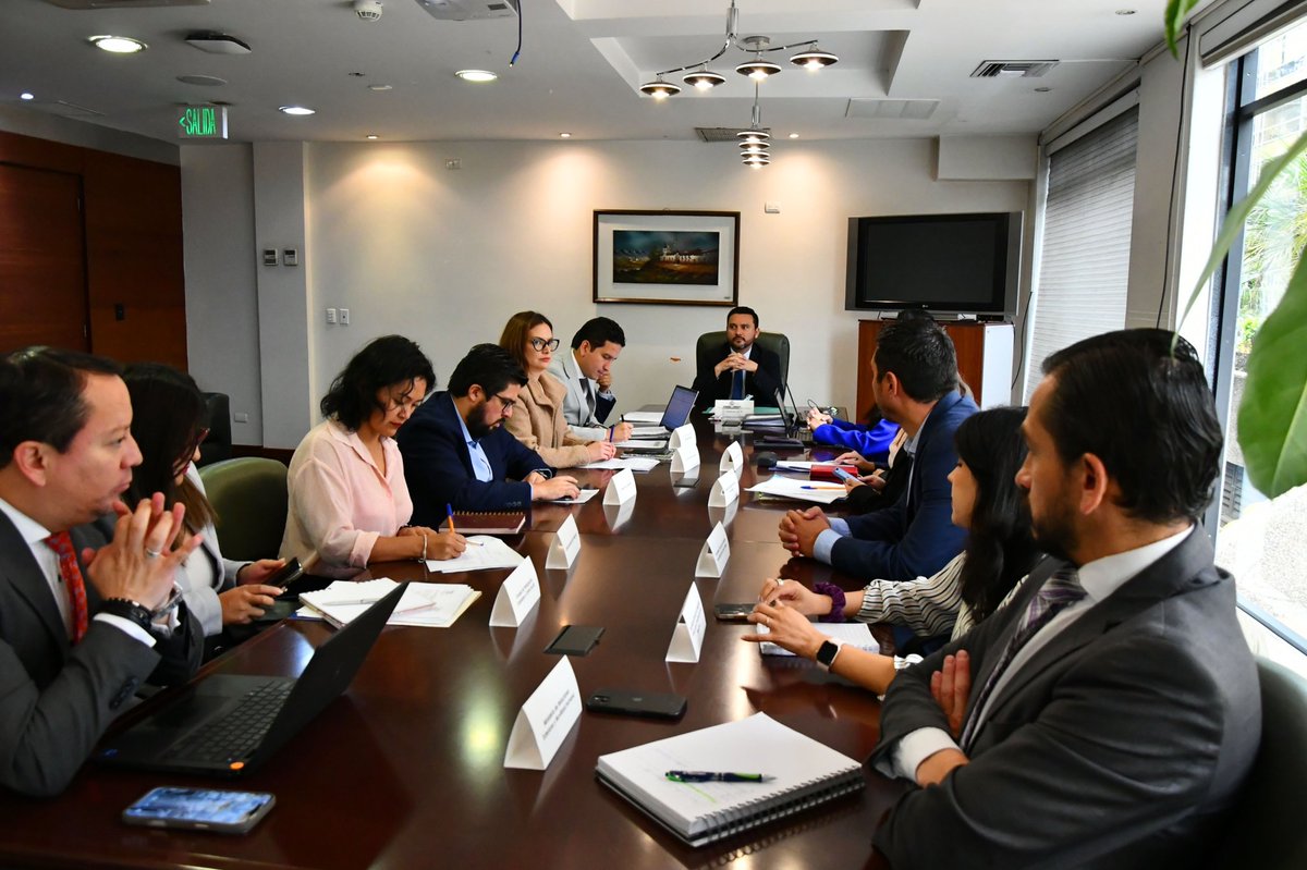 PGEcuador's tweet photo. Se realizó la sesión 27° del Grupo de Enlaces Interinstitucionales para la Recuperación de Activos #Geira, en la @PGEcuador. Con: @SRIoficialEc @FiscaliaEcuador @CorteNacional @CjudicaturaEc @UAFE_EC @inmobiliarec #CentroNacionalInteligencia @Integridad_EC @CancilleriaEc @CpccsEc https://t.co/bNreKP0LnL