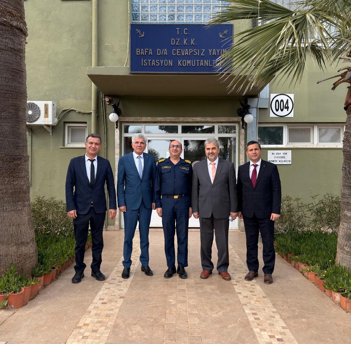 İlçe Milli Eğitim Müdürümüz Sayın Mustafa ÇALIŞKAN ve şube müdürlerimiz, Didim Garnizon Komutanlığına nezaket ziyaretinde bulunarak Garnizon Komutanı Deniz Albay Sayın Erkut Arslan ile görüştüler.