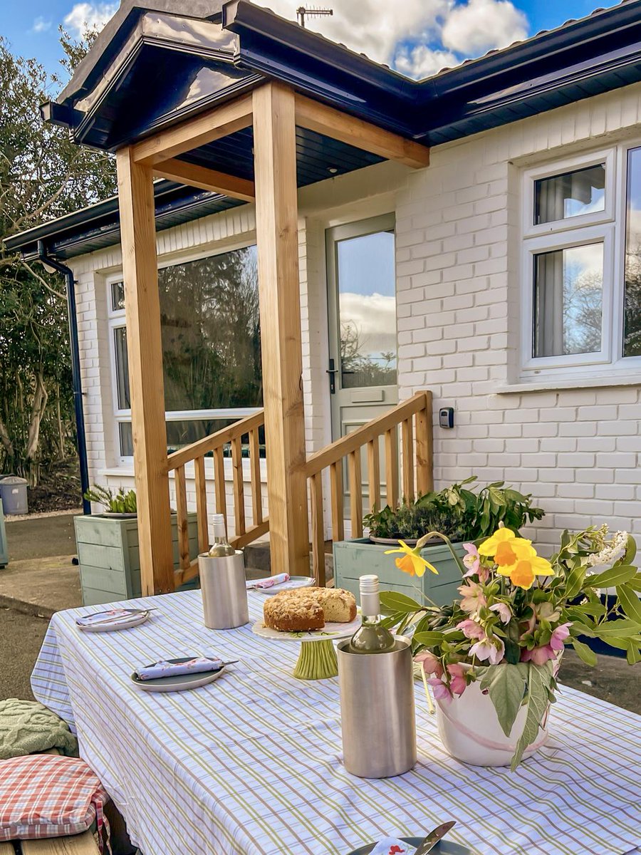 BallyknockenHCS's tweet image. Escape to the Wicklow countryside 🌿

Stay at Ballyknocken Cottage — our self-catering retreat right beside our cookery school. Sleeping up to 8 guests, it’s perfect for relaxed countryside escapes 👉 ballyknocken.ie/ballyknocken-c…

#CookerySchool