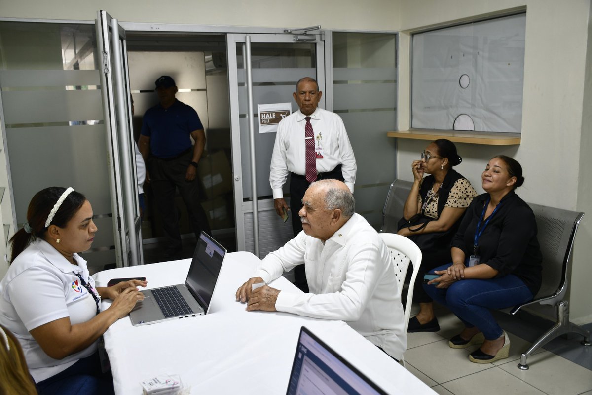 INDOCAFERD_'s tweet photo. Cierre del Programa de Detección Oportuna de Cáncer realizado por el Servicio Nacional de Salud en el Instituto Dominicano del Café.
La jornada promovió la prevención y el cuidado de la salud mediante estudios como mamografías, sonografías y pruebas de antígeno prostático. https://t.co/w59lmKbtlM