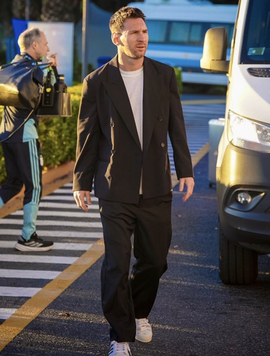 TROLL FOOTBALL tweet media