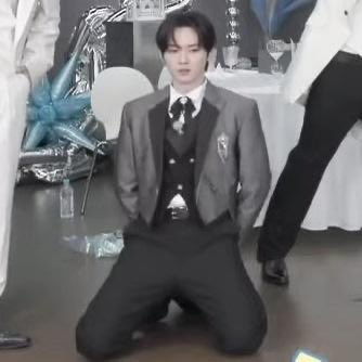 alpha mnho kneeling in front of his best friend, omega prince jsng, hoping to be chosen as his consort and mate out of a long line of suitors but terrified jsng doesn’t return his feelings (jsng is so in love with him he starts slicking up the moment he enters the throne room)