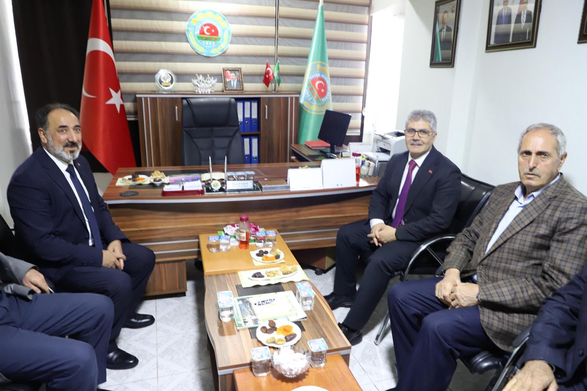 BingolOdas's tweet photo. Bingöl Valisi Sayın Cahit Çelik, Bingöl Ziraat Odası Başkanlığı’nı ziyaret etti.  Ziraat Odası Başkanımız Haşim Bürkek ve Yönetim Kurulu tarafından karşılanan Valimiz Sayın Cahit Çelik, yürütülen çalışmalar üretici ve çiftlere sunulan hizmetler hakkında bilgi aldı. https://t.co/3cISSfN9fu