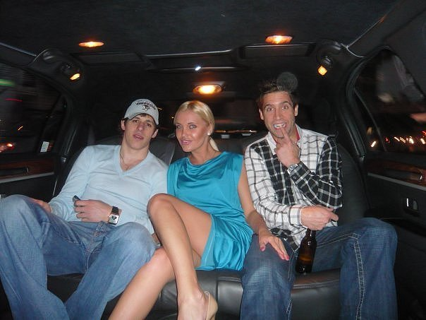 kat⁵⁸⁷¹ comms open tweet media