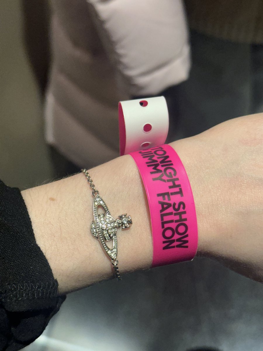 neve is seeing bts⁷✘⌂🪭 tweet media