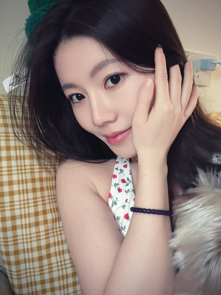 aimeeqerr's tweet photo. 最近还好吗 https://t.co/ulf7t0yKsF