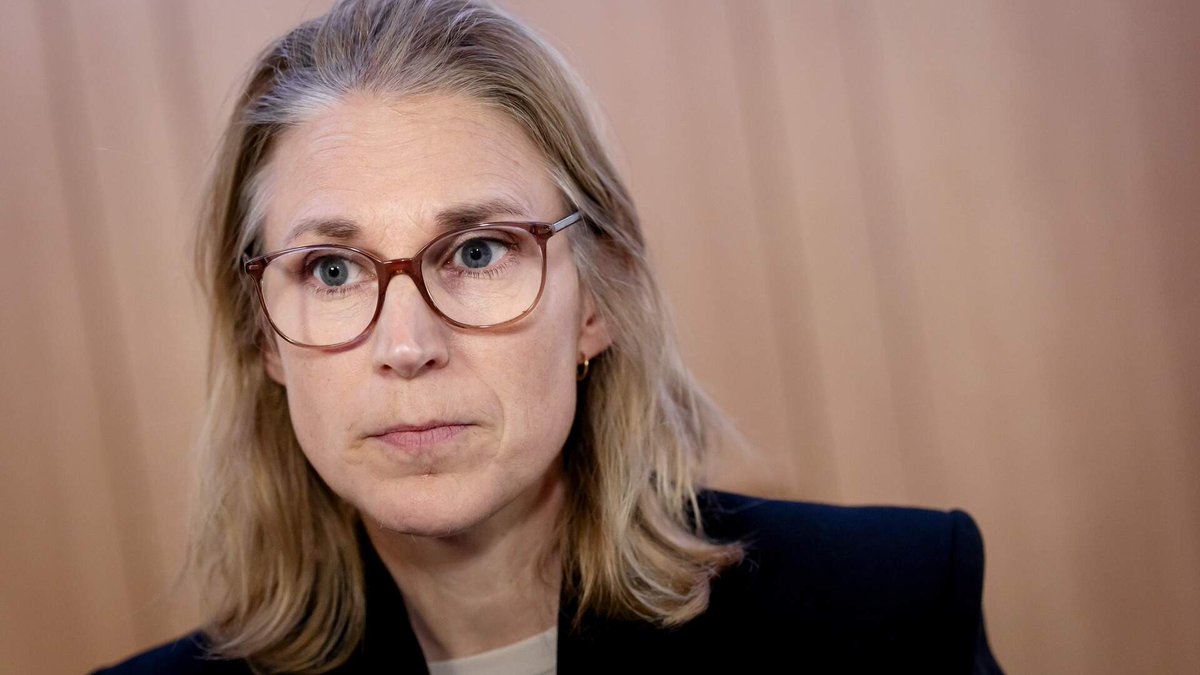 F̳̿͟͞l̳̿͟͞i̳̿͟͞c̳̿͟͞k̳̿͟͞ ™ tweet media