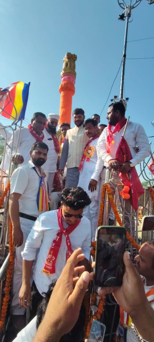 आज महान चक्रवर्ती सम्राट अशोक जी की जयंती के उपलक्ष्य में आंवला में सम्राट अशोक जयंती गोष्ठी, सम्राट अशोक जयंती शोभायात्रा, सम्राट अशोक महान की प्रतिमा अनावरण व अशोक की लाट के अनावरण कार्यक्रम में उपस्थित हो