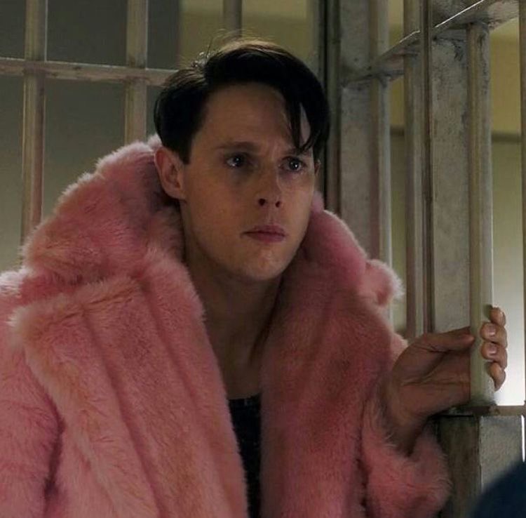 полка упала tweet media