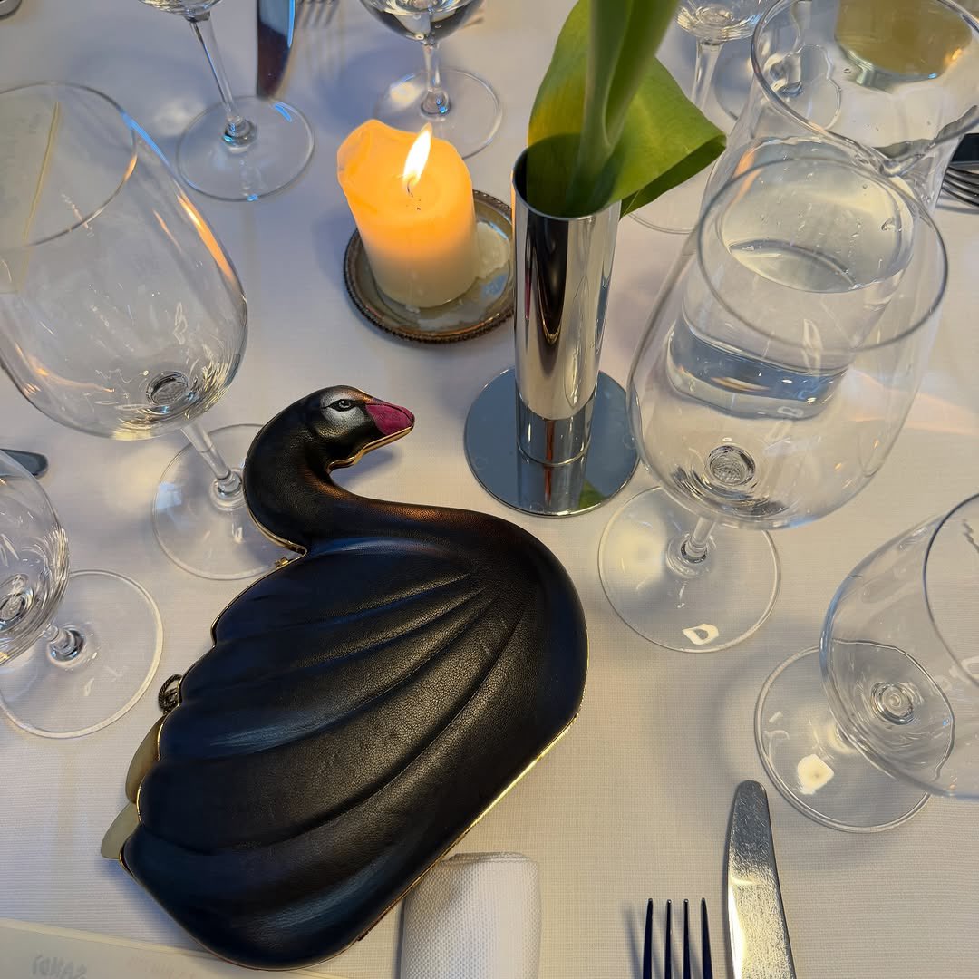 DUA LIPA tweet media