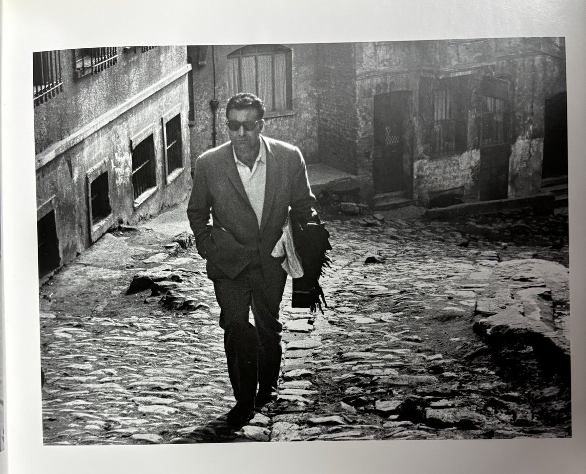 delibradergzali's tweet photo. Ara Güler'in "Ben olmasaydım Türk Edebiyatı yüzsüz kalacaktı" dediğidir https://t.co/5AkoG7LKQk