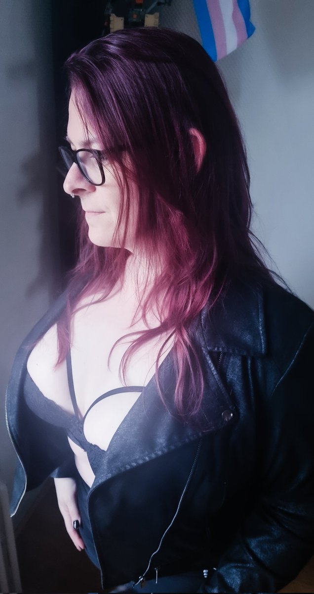 Yrys Lyss tweet media