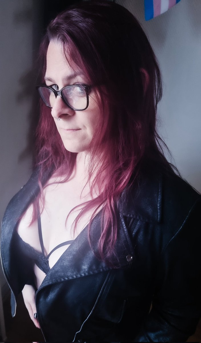 Yrys Lyss tweet media