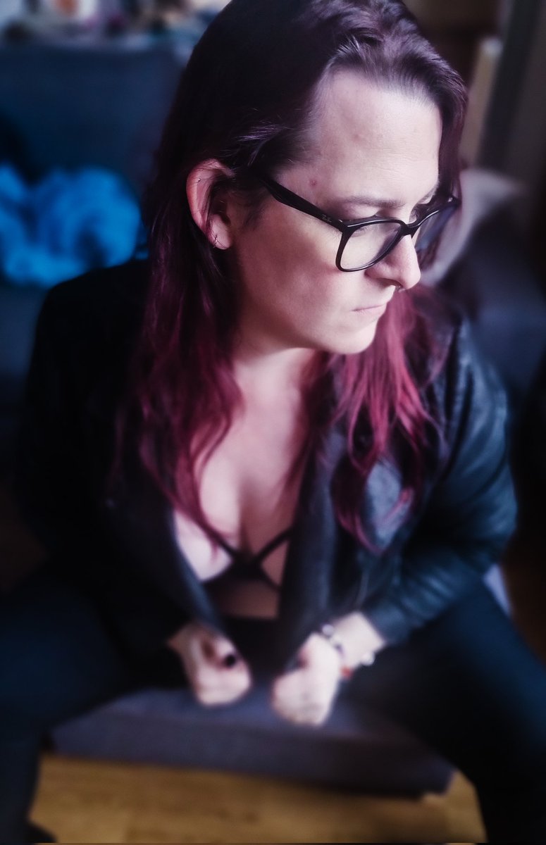 Yrys Lyss tweet media