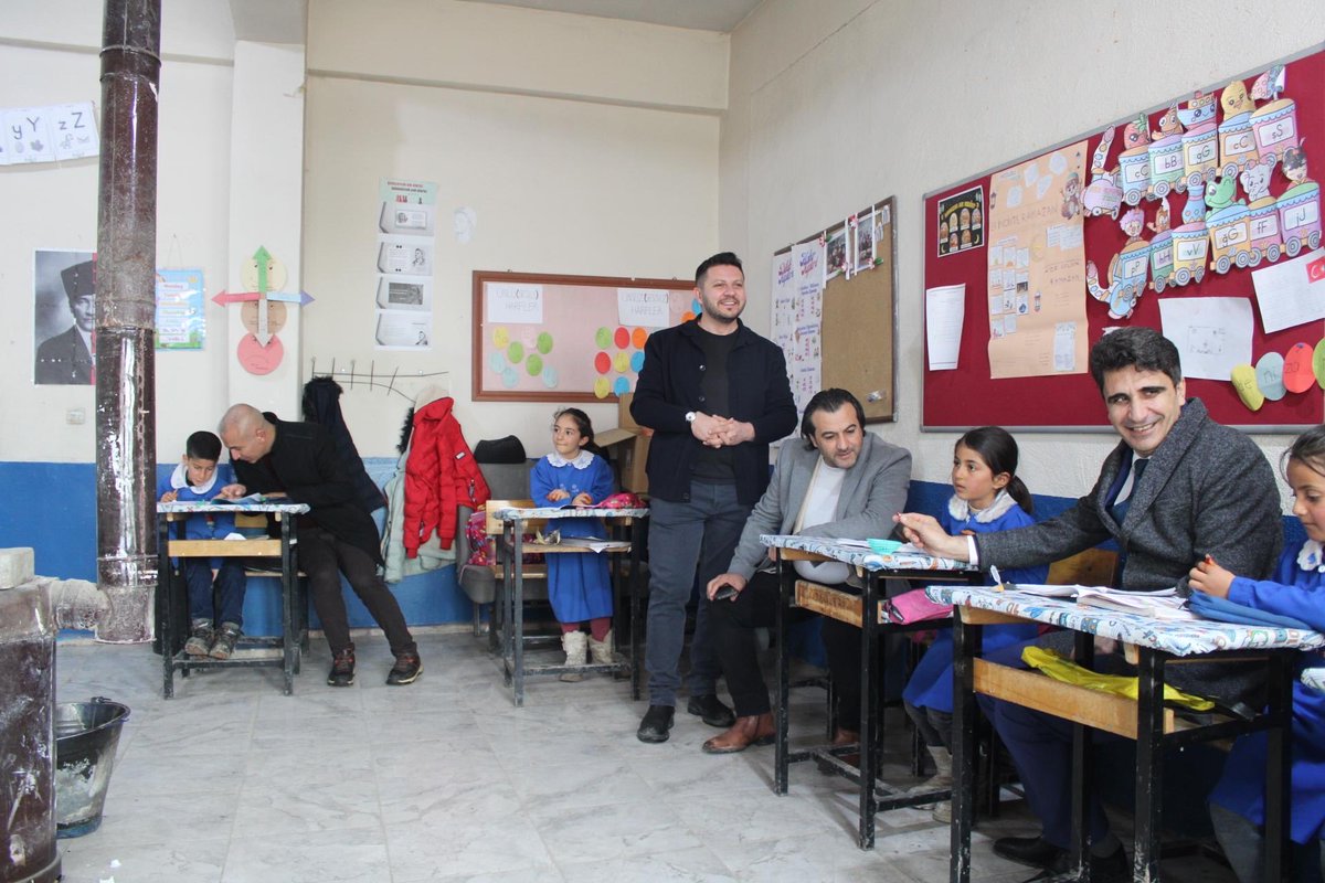 HamurMEM1's tweet photo. İlçe Milli Eğitim Müdürümüz Sn. Mehmet ÖZMÜŞ şube müdürlerimiz Sn. Adem KRAL ve Sn. Fırat GÜZELYÜZ ile birlikte Ekincik İlkokulunu ziyaret ederek öğrencilerimiz ve öğretmenlerimiz ile biraraya geldi.@MinuzErkan @hasan_kokrek https://t.co/yq9R2SqLL1