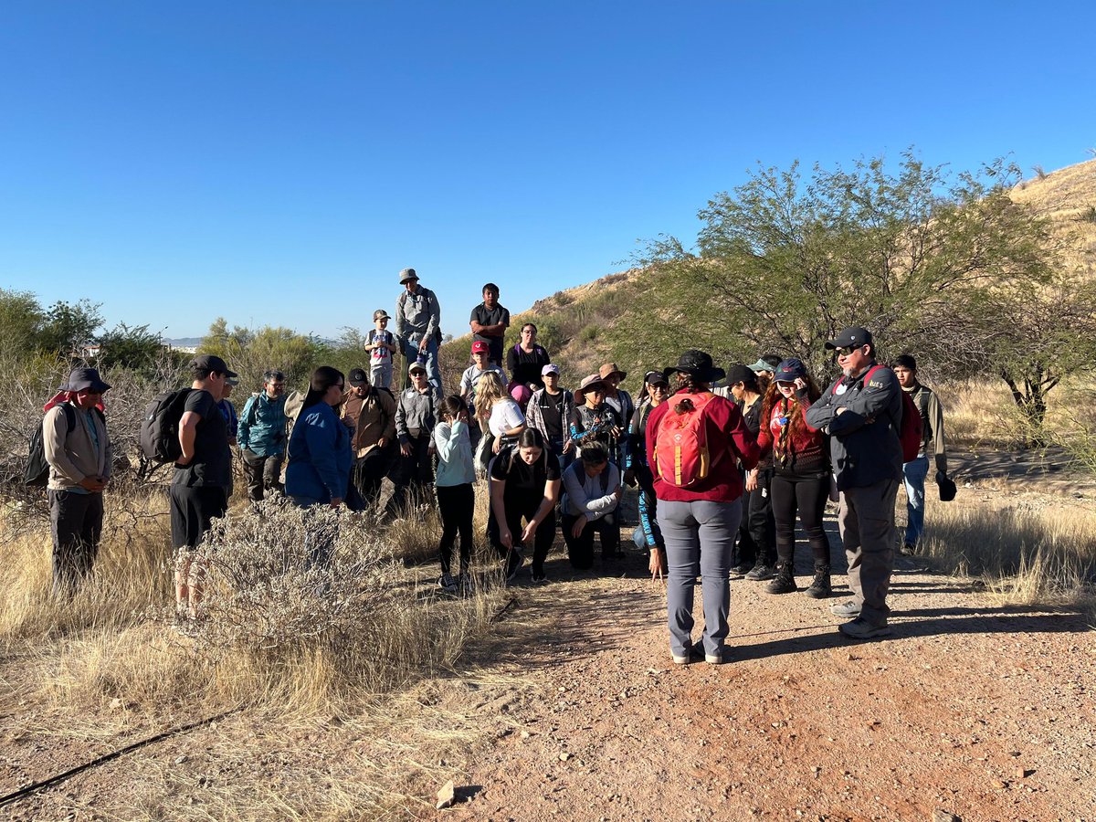 NaturalmenteDiv's tweet photo. Caminata interpretativa en el cerro Johnson, guiada por la Ecologa Alexa Colorado. Con esto dimos la bienvenida a la primavera. 🌵🌱🌼🌺 https://t.co/MOlAGSQ5bU