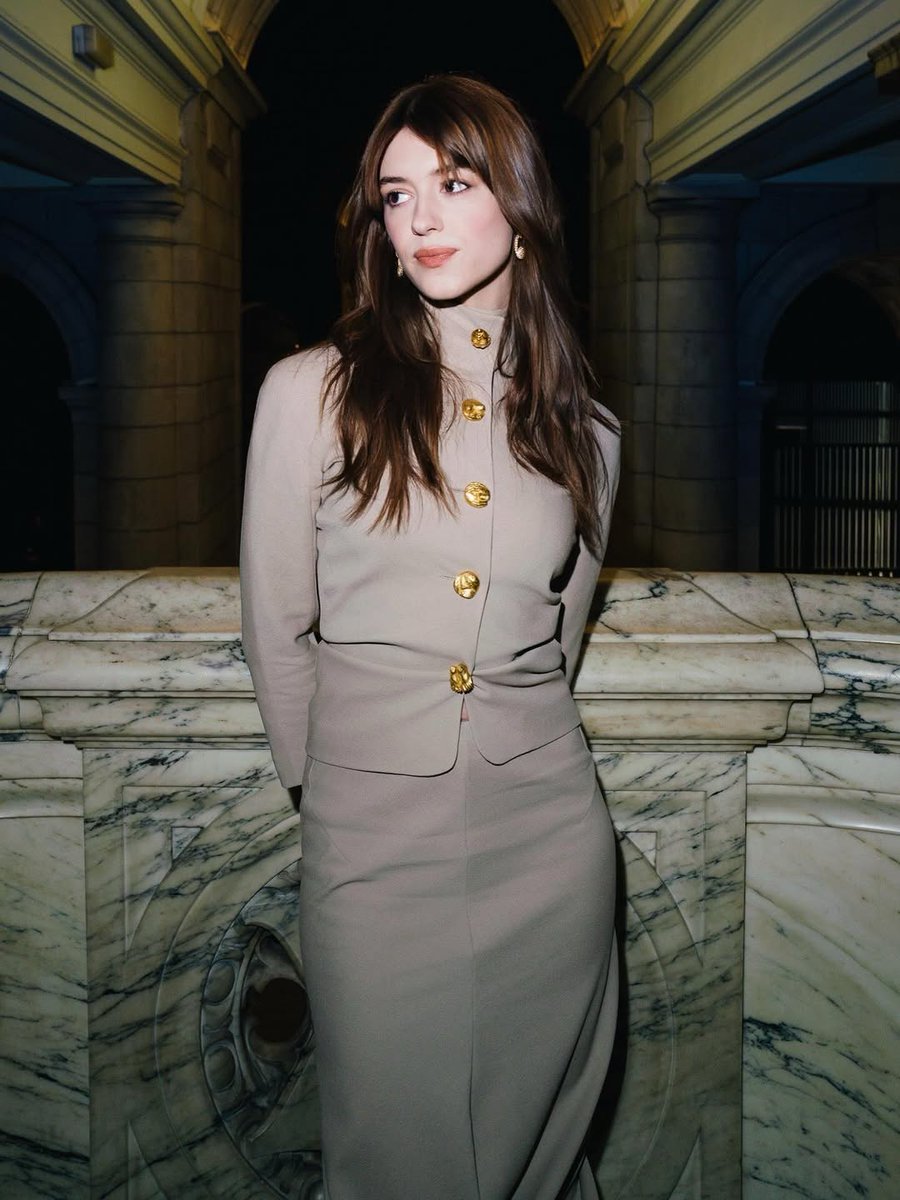 Daisy Edgar-Jones Updates tweet media