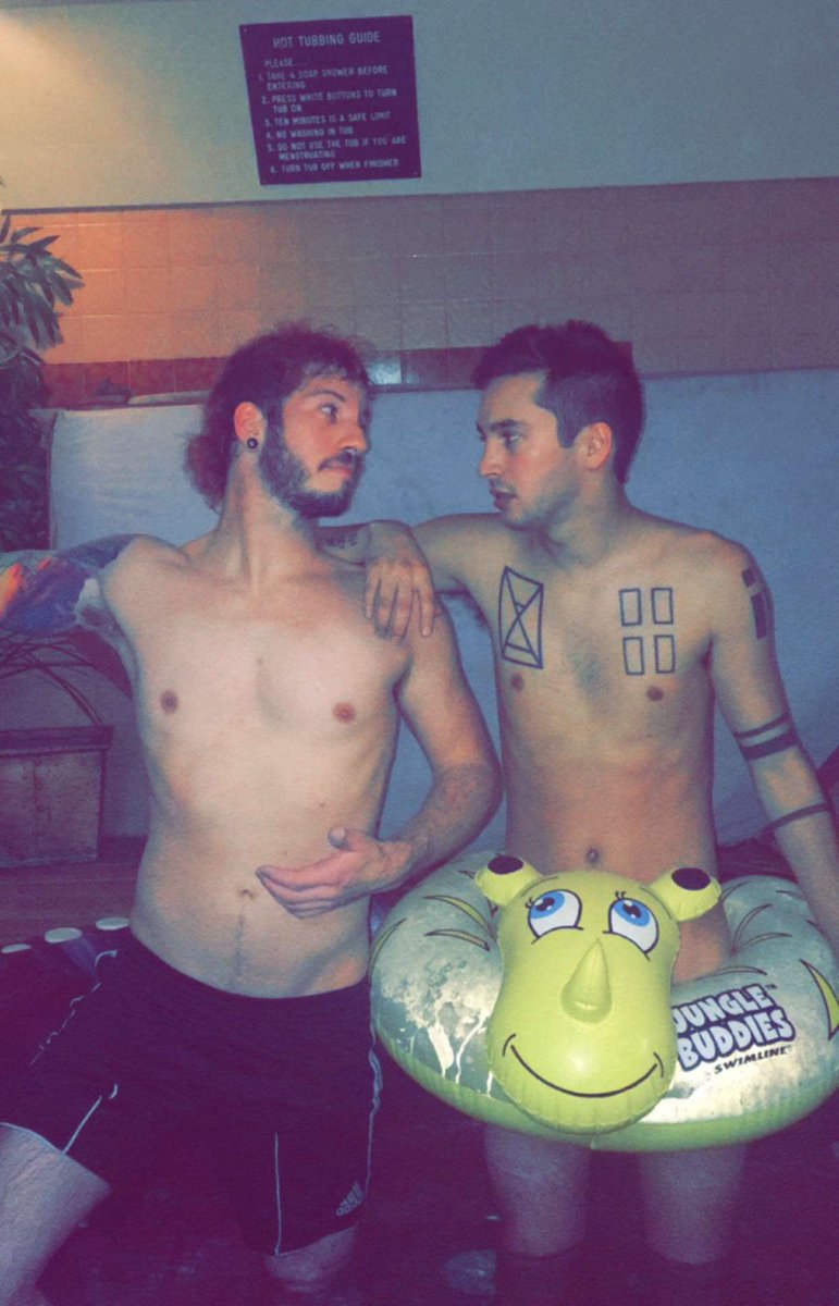 mrphbydun's tweet photo. this picture being real is actually crazy to me. why do they look into each other’s souls like they’re about to kiss? and why is tyler naked? https://t.co/glpvShbJyh
