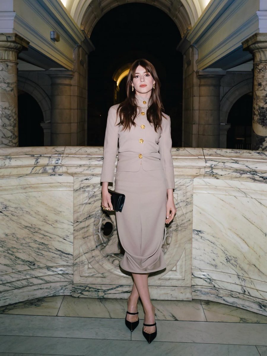 Daisy Edgar-Jones Updates tweet media