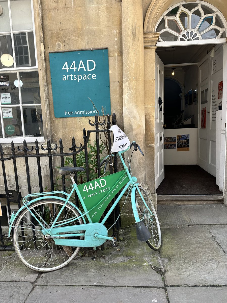 #picoftheday Nice exhibition at @studio44ad in Bath today! Striking work by @emilyslinger101 and @fiwalksandpaints amongst others! #loveart🎨❤️