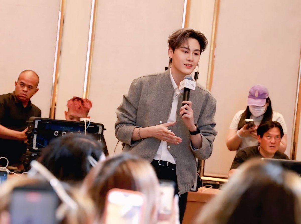 ขออนุญาติส่งจดหมายลาออกจากการเป็นโพแม่บู้นๆ ขอเป็นโพแฟนสาวพี่บุ๋น รอ นบนัดอนุมัติอยู่น้า 🤭 #bb0un หล่อมากจนใจสั่นมีจริง🫠