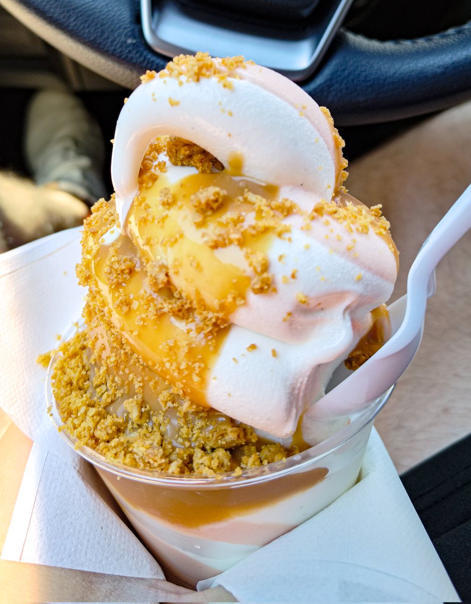 Cale DeRoo tweet media