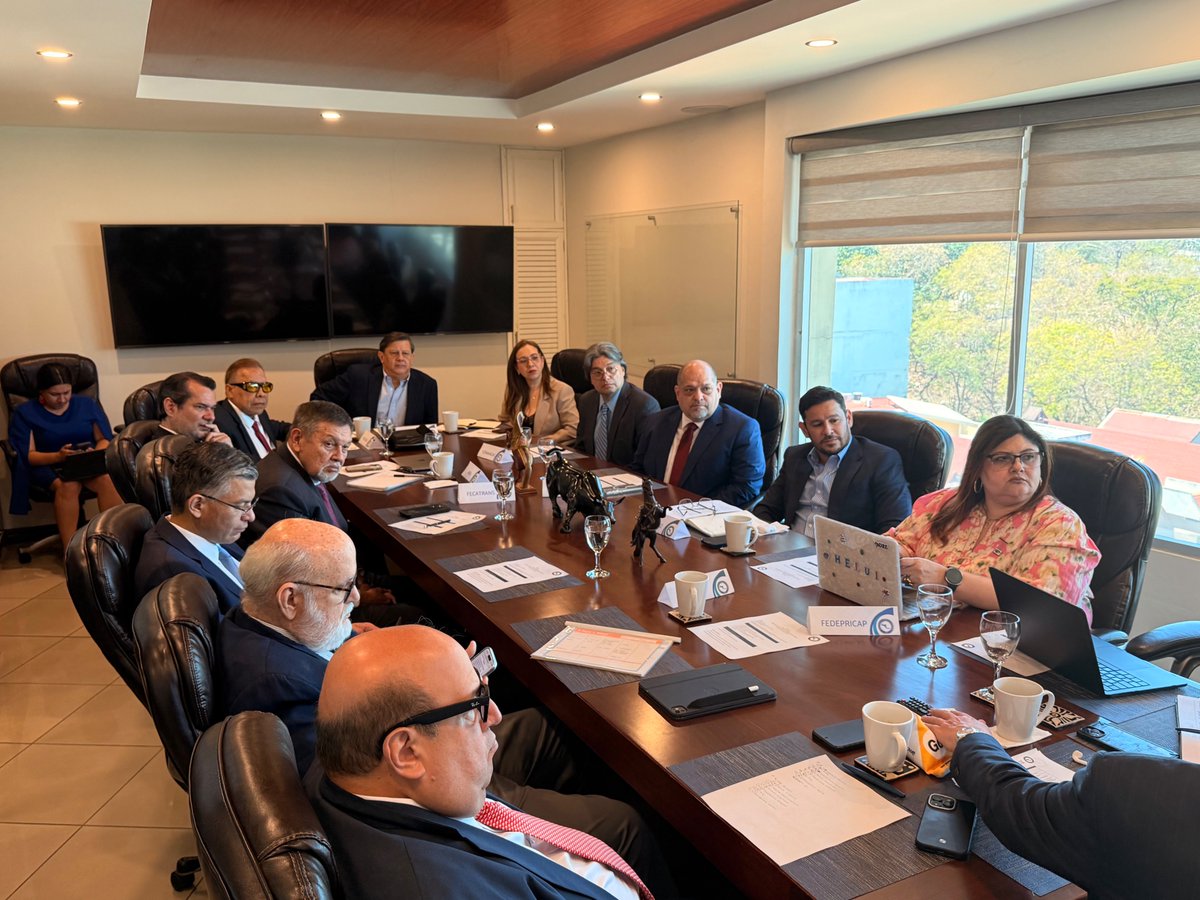 CCIE_CA's tweet photo. @CCIE_CA realizó en Honduras su reunión ordinaria, en la cual se sostuvo reunión con @AduanasHonduras para abordar temas de importancia regional
@FEDEPRICAP_CA 
@Fecaica_ 
@fecamco 
@fecatrans0214 
@AGEXPORTGT 
@Fecagro 
@fedecarga 
#FECARROZ
#fecaexca
@anavih_hn 
@InfoCatransca https://t.co/UnyBnoYE6G