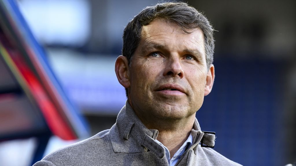 oranjefussball's tweet photo. #AlmereCity geht auf der Trainersuche: Der Vertrag von Jeroen #Rijsdijk wird über die Saison 2025/26 hinaus nicht verlängert. Almere möchte für die neue Saison einen "anderen Kurs" einschlagen. Rijsdijk ist seit Januar 2025 Cheftrainer in Flevoland. https://t.co/sOaHFjn79F