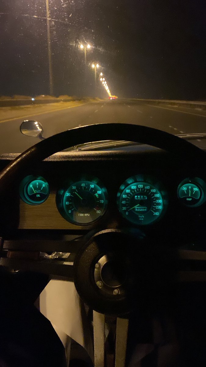 مساعد tweet media