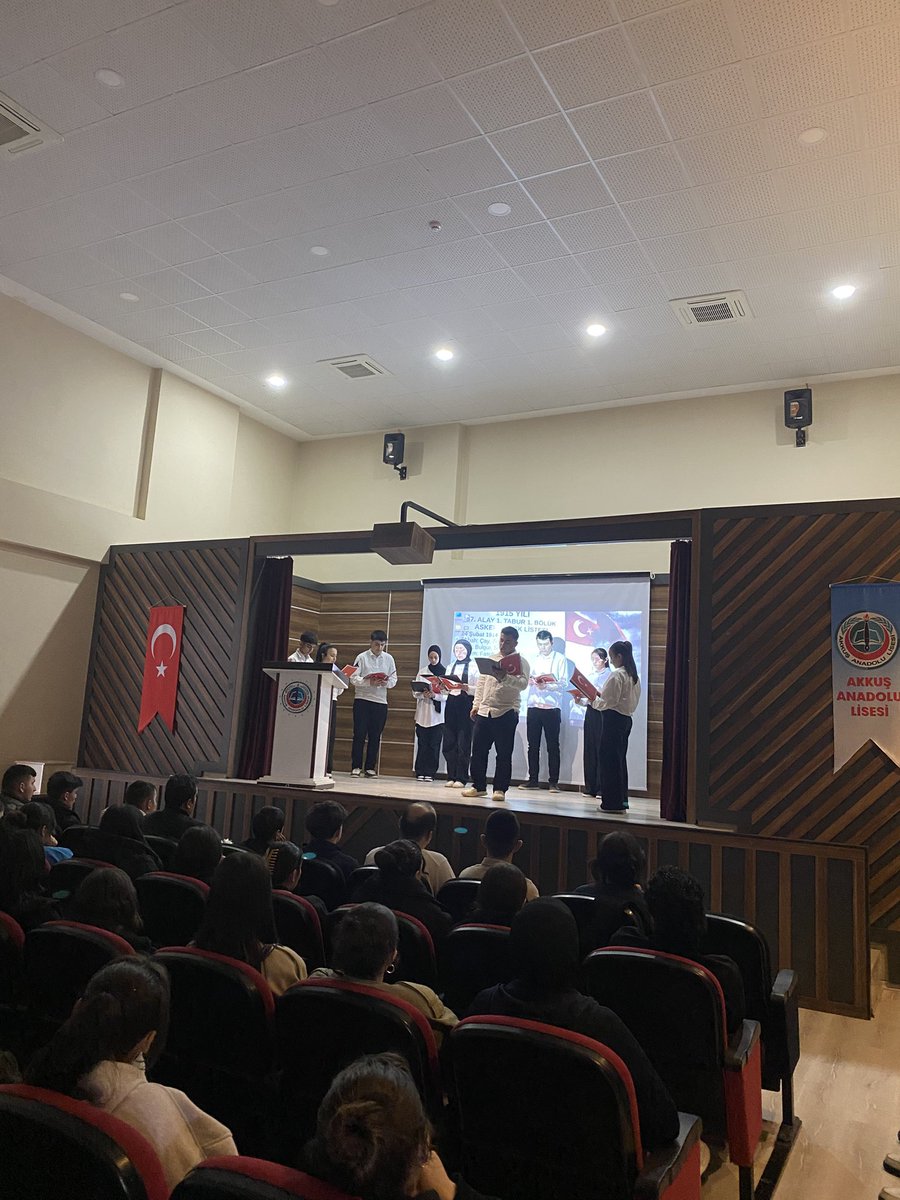 AkkusLisesi's tweet photo. 18 Mart Çanakkale Zaferi anma programımızda; şiirler, koro ve Kur’an-ı Kerim tilavetiyle aziz şehitlerimizi saygı, rahmet ve minnetle andık. 🇹🇷

Bu anlamlı programın hazırlanmasında emeği geçen tüm öğretmenlerimize ve öğrencilerimize teşekkür ederiz.

#18Mart #ÇanakkaleZaferi https://t.co/mZ0W15VT0B