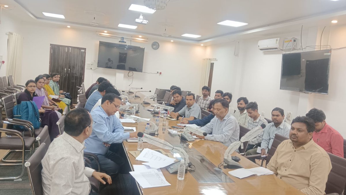 DM Siddharthnagar tweet media