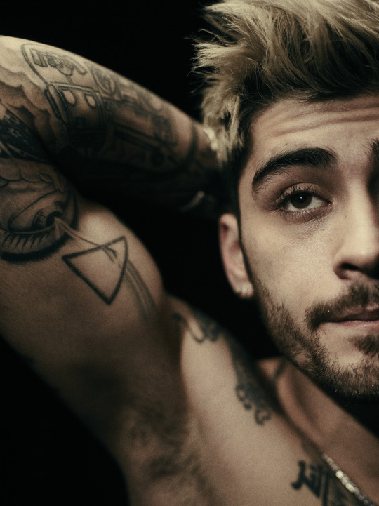 ZaynJMalikARG's tweet photo. 10 años desde aquel día que una nueva era comenzó y de la mejor forma. 

MIND OF MINE fue, es y será EL ÁLBUM, con todo el significado que queramos darle. Siempre dije y sigo manteniendo que la mejor forma de describirlo es: ARTE PURO ✨❤️‍🩹 #MindOfMine https://t.co/VHOEYVccrR