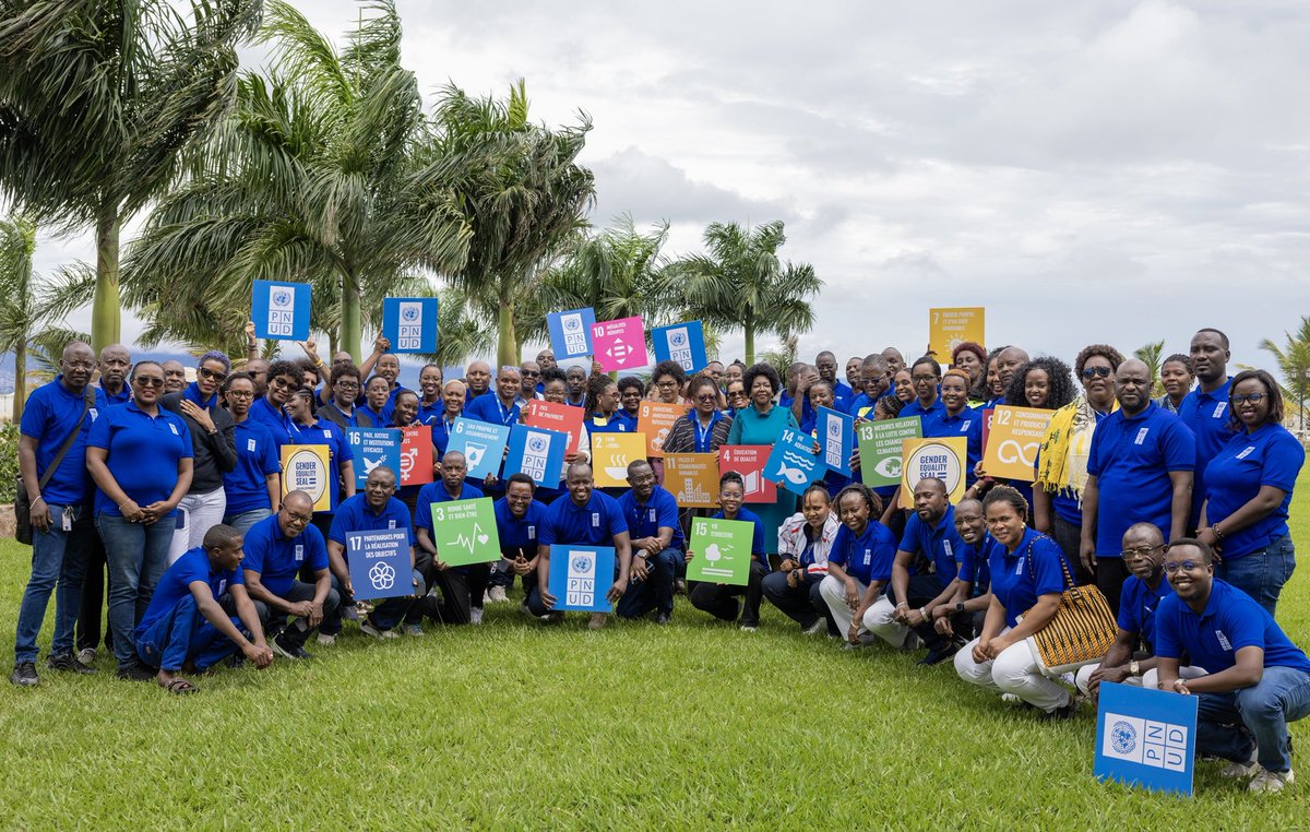 PNUDBurundi's tweet image. Aujourd’hui, coup d’envoi de 2jrs de Team building du staff du #PNUD #Burundi
Entre autres objectifs:
- Renforcer esprit&amp;amp;cohésion d’équipe
- Crédibilité des résultats qui impactent effectivement la vie des populat°
- Synergies&amp;amp;dialogue avec partenaires pr mobilisat° de ressources