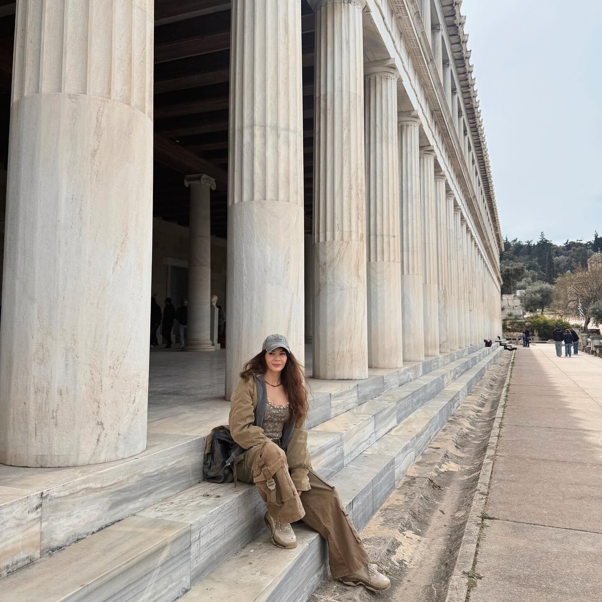 Definitely one of the most iconic and also ventilated places in Athens 🤓
Continue to be our tour guide,take us to all the most beautiful places you visit in this wonderful city full of history 🫠🍯😋 <a href="/rebrusahino/">Ebru Şahin</a> #ebruşahin